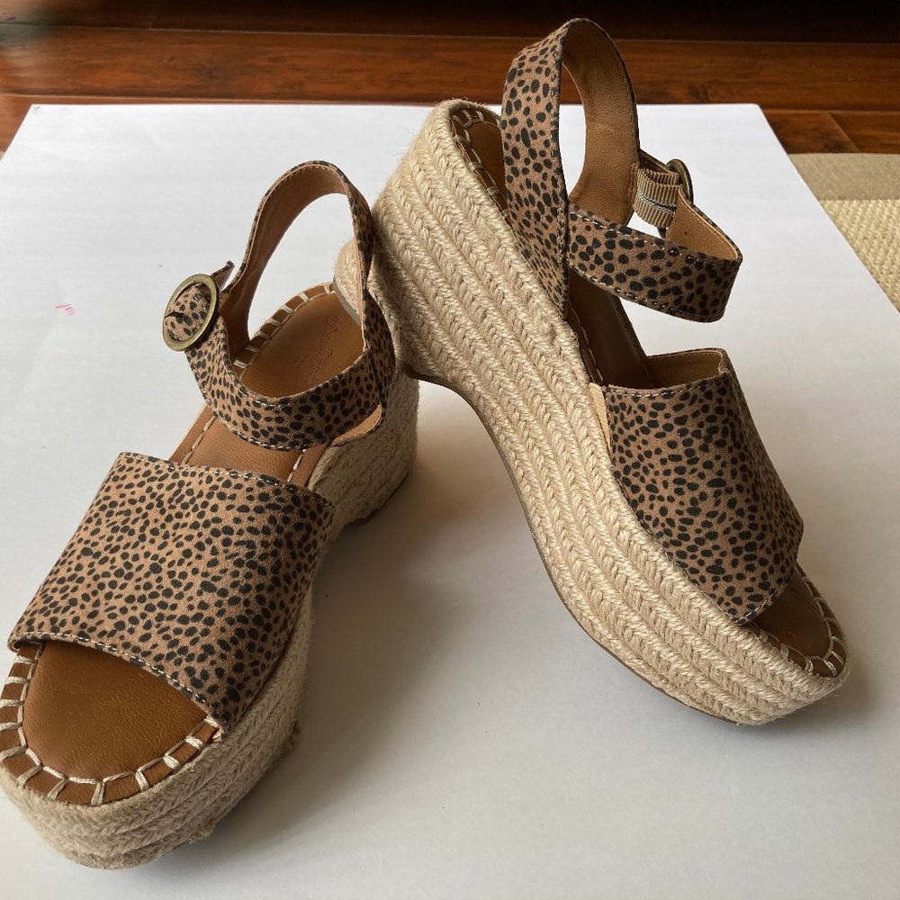 Universal Thread Leopard Wedge Sandals 7